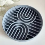 Schleckmatte Doppelbogen, lebensmittelechtes Silikon, BPA-frei, spülmaschinengeeignet, mit Saugnapf, 19cm, 4cm tief (grau, rosa)