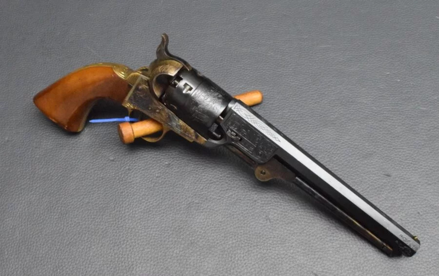 Colt Navy 1851, Kaliber 44, graviert, Hersteller FAP – Bild 9