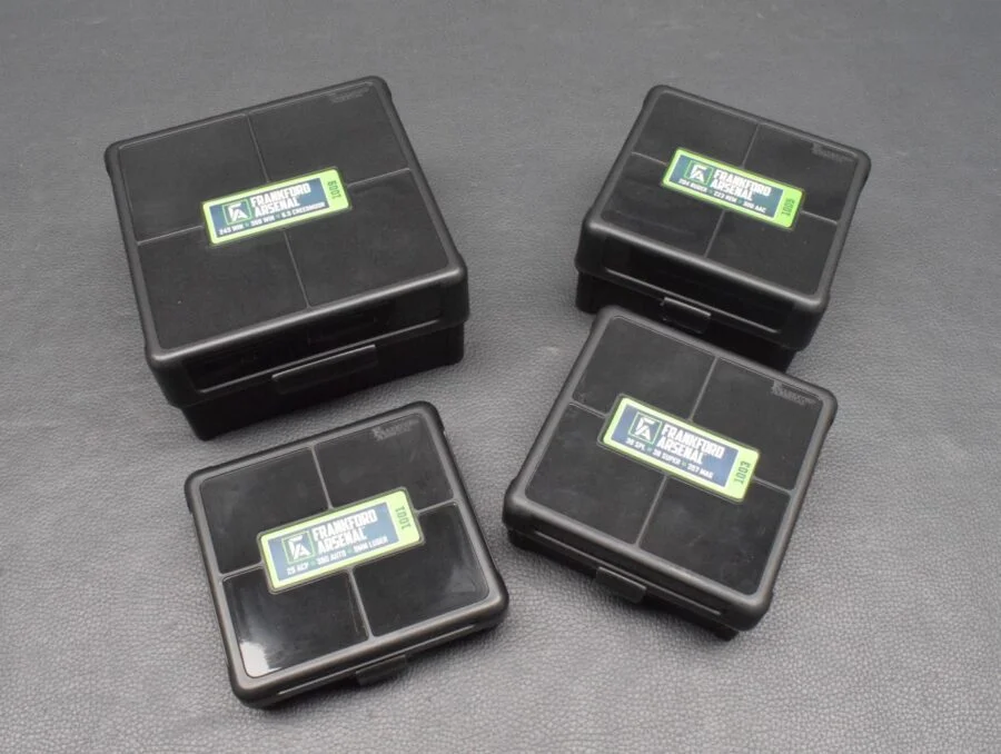 Frankford Arsenal Munitionsbox #1009 mit Scharnier, für 100 Patronen .30-30, .308 Win. , .45-70 Gov. , .22-250 Rem. 3er Set reduzierte Neuware