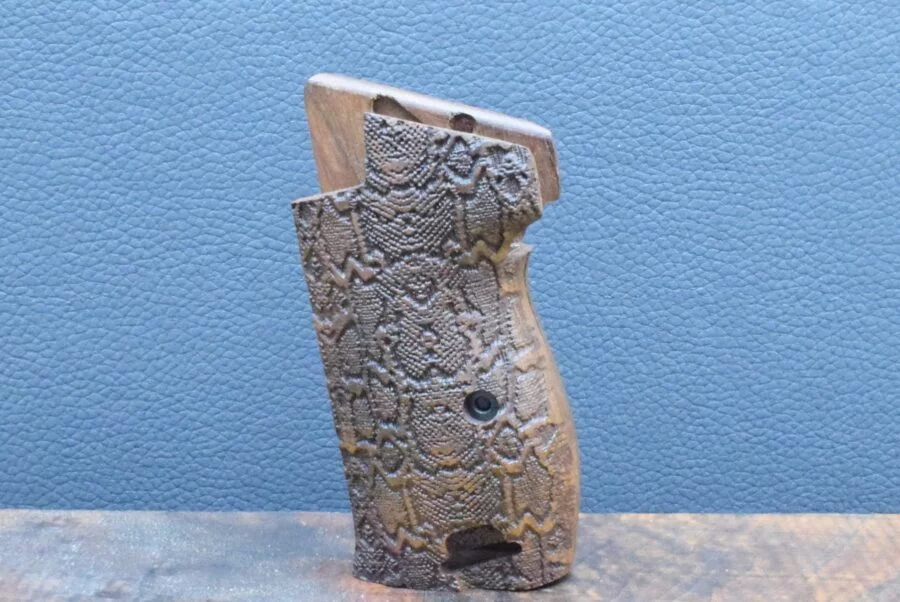 SIG, P 210, Ausführung 23, Schlangenhautoptik, Nußbaum