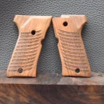 Beretta Mod.92FS, Oberfläche/Punziert/Fischhaut, Walnuss, glatte Oberfläche, Befestigung seitlich, Neuware zum Sonderpreis!