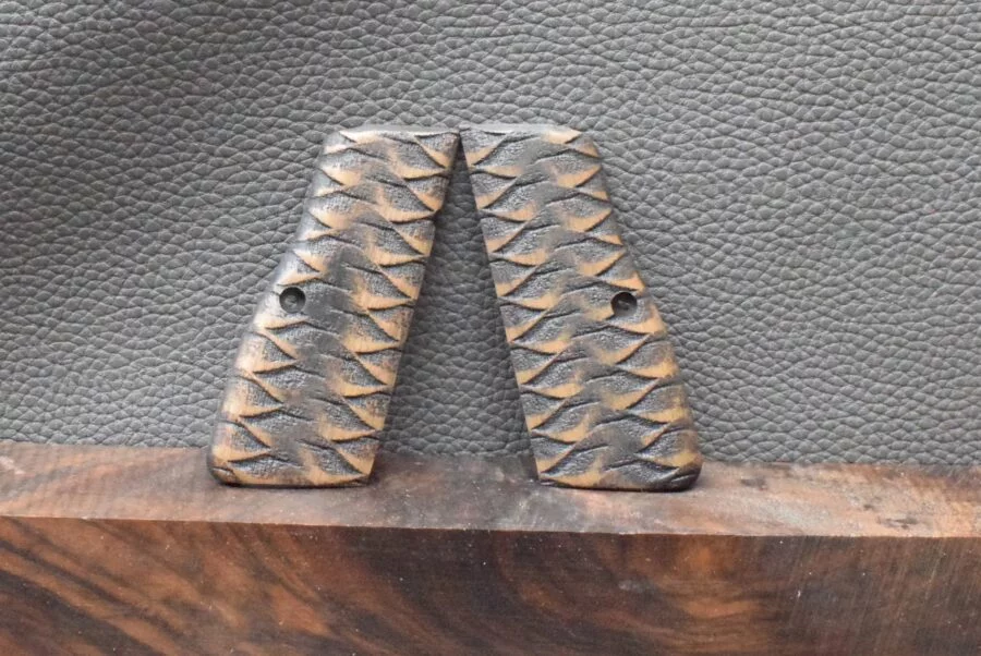 FN Browning High Power, Motiv Wellen, MAK-Grips, Walnuss, Neuware zum Sonderpreis!