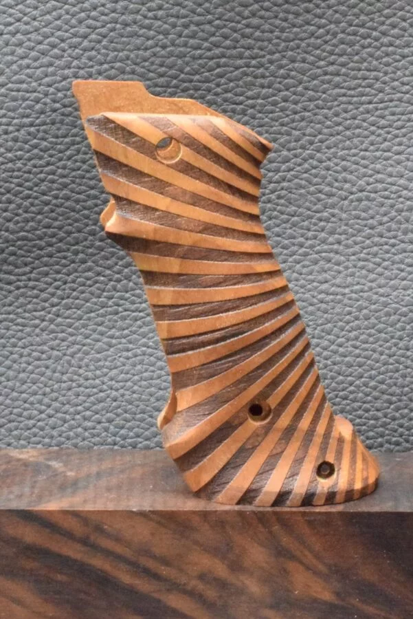 Colt 1911, Targetgriff, Walnuss, Logo Sonnenstrahl, Neuware, Zum Sonderpreis ! – Bild 4