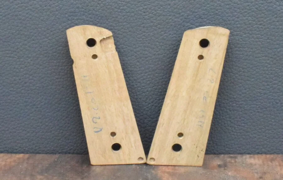 Colt 1911 , Ausführung 54, Waben, Daumenauflage, Nußbaum – Bild 3