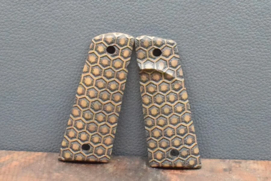 Colt 1911 , Ausführung 54, Waben, Daumenauflage, Nußbaum – Bild 4