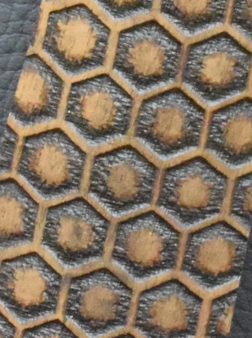 Colt 1911 , Ausführung 54, Waben, Daumenauflage, Nußbaum – Bild 5