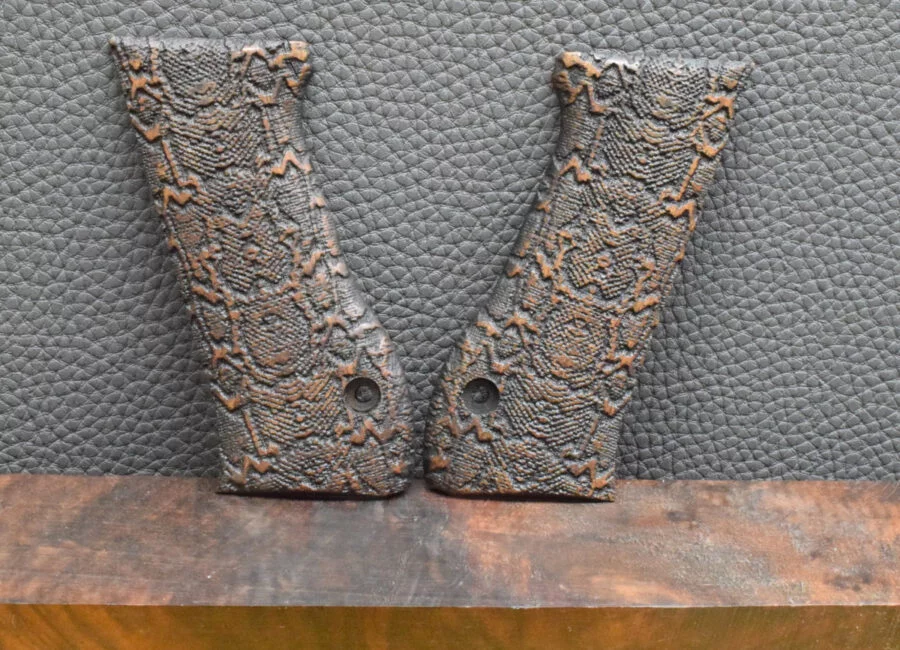 IMI Jericho Mod.941, Ausführung Snake, Nußbaum