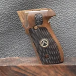 Sig/Sauer, P 228, Oberfläche Punziert mit Logo, Walnuss, Neuware zum Sonderpreis!