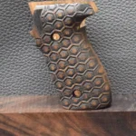 Sig/Sauer, P 228, Oberfläche Wabenmuster, Walnuss, Neuware zum Sonderpreis!