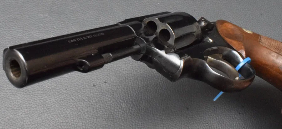 Smith & Wesson Modell 13-4 brüniert, Kaliber 357 Mag, 4″ Lauf, Holzgriff, gut – Bild 8