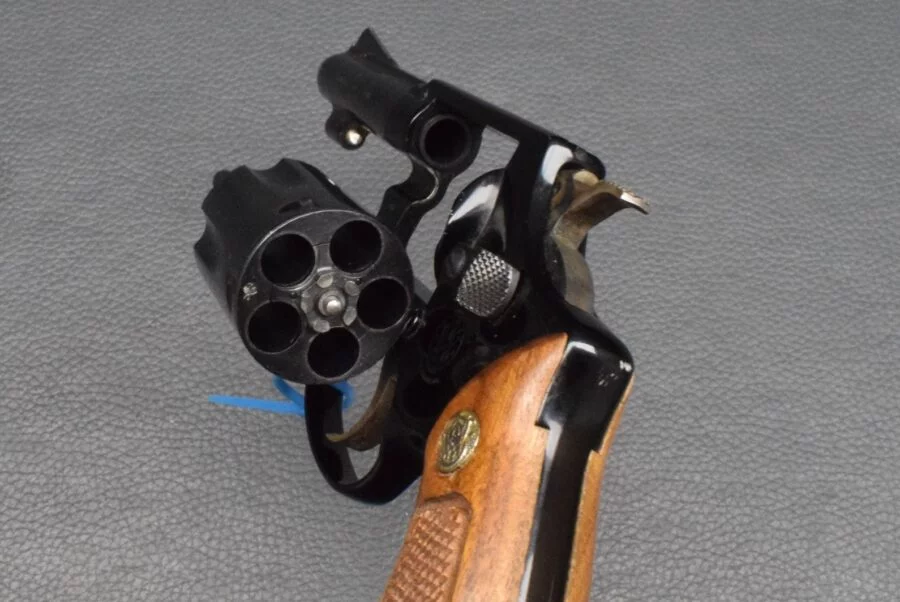 Smith & Wesson Modell 37, Kaliber 38 Special, Revolver, 3″ Lauf, Holzgriff, sehr gut – Bild 7